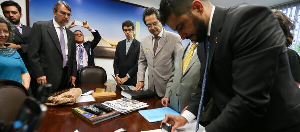 Juristas protocolam pedido de impeachment contra o ministro Gilmar Mendes - Sputnik Brasil