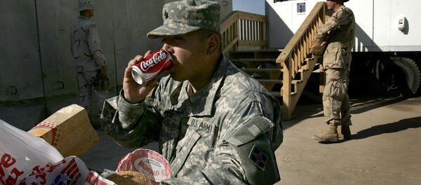 Militares norte-americanos comendo no Burger King - Sputnik Brasil