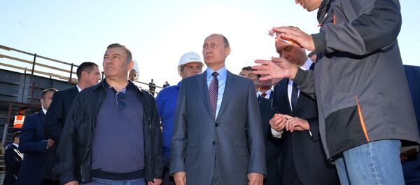 Presidente russo, Vladimir Putin e premiê Dmitry Medvedev durante visita à Crimeia, 15 de setembro de 2016 - Sputnik Brasil