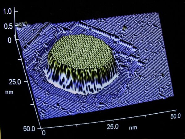 Um cristal de germânio mostrado com precisão nanométrica por um equipamento da Hewlett-Packard em 23 de janeiro de 2002 - Sputnik Brasil