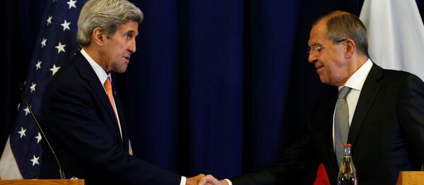 Lavrov e Secretário de Estado dos EUA Jogn Kerry durante conferência de imprensa em Genebra - Sputnik Brasil