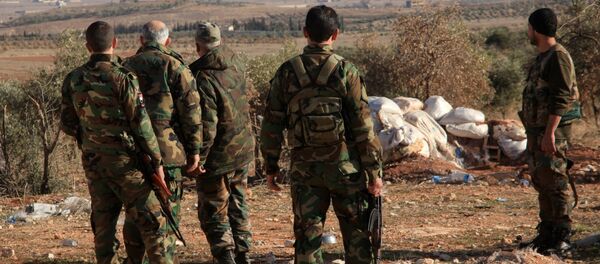 Militares sírios perto da base aérea de Deir ez-Zor - Sputnik Brasil