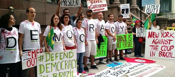 Protesto contra Michel Temer em Nova York - Sputnik Brasil
