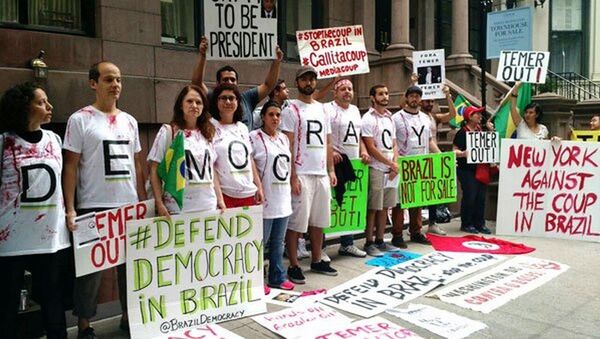 Protesto contra Michel Temer em Nova York - Sputnik Brasil