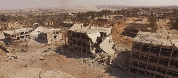 Prédios destruidos no bairro de escolas militares em Aleppo, Síria - Sputnik Brasil