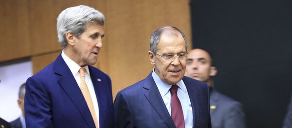 U.S. Secretary of State John Kerry (L) and Russian Foreign Minister Sergei Lavrov arrives for a news conference after a meeting on Syria in Geneva, Switzerland, August 26, 2016. - Sputnik Brasil