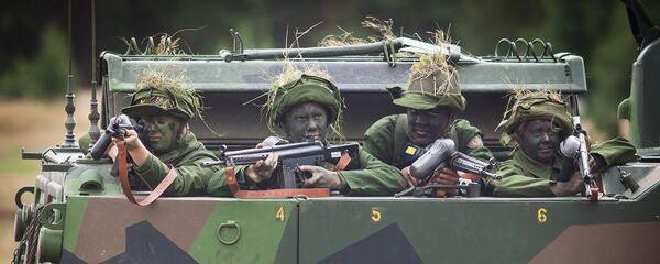 Soldados suecos durante treinamentos (foto de arquivo) Soldados suecos durante treinamentos (foto de arquivo) - Sputnik Brasil