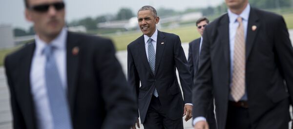 Presidente norte-americano Barack Obama chega ao aeroporto de South Bend, Indiana, EUA, junho de 2016 - Sputnik Brasil