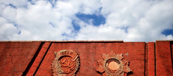 Memorial soviético no território do centro internacional para crianças Artek na Crimeia, URSS (foto de arquivo) - Sputnik Brasil