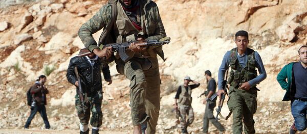 Rebeledes lutam contra militares sírios ára tomar controle de Handarat, arquivo - Sputnik Brasil