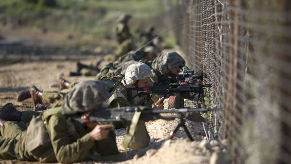 Soldados israelenses monitoram a fronteira Israel–Síria - Sputnik Brasil