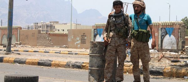 Soldados houthis em um ponto de controle na cidade de Áden, no Iêmen - Sputnik Brasil