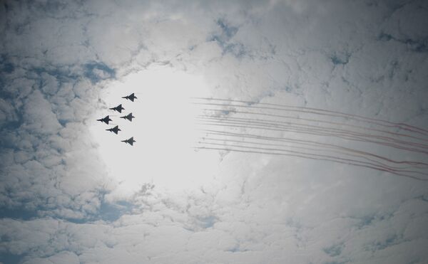 Pequim reforça bases no mar do Sul da China com novos caças J-10 Pequim reforça bases no mar do Sul da China com novos caças J-10 - Sputnik Brasil