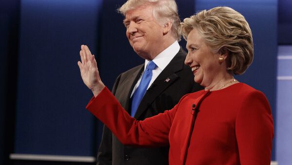 Donald Trump e Hillary Clinton antes do primeiro debate presidencial na Universidade de Hofstra - Sputnik Brasil