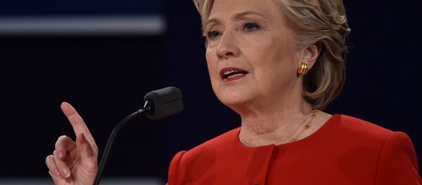 Hillary Clinton durante o primeiro debate presidencial na Universidade de Hofstra, EUA, 26 de setembro de 2016 - Sputnik Brasil
