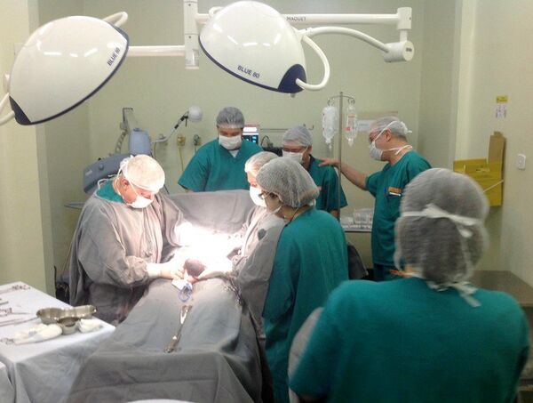 Momento do parto dos quadrigêmeos - Sputnik Brasil