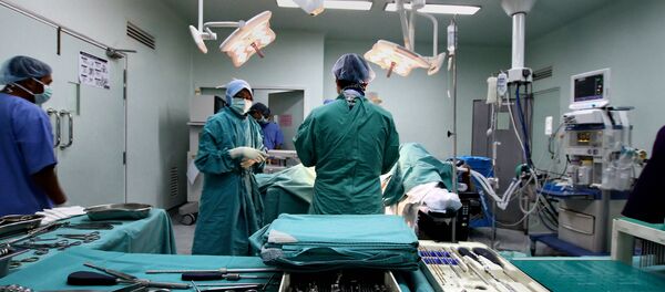 Operação cirúrgica (foto de arquivo) - Sputnik Brasil