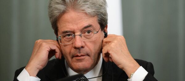 Paolo Gentiloni durante um encontro com o seu homólogo russo Sergei Lavrov em março de 2016 - Sputnik Brasil
