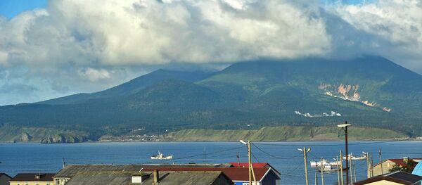 Volcão Mendeleev na ilha de Kunashir perto da povoação de Yuzhno-Kurilsk, Ilhas Curilas, Rússia - Sputnik Brasil