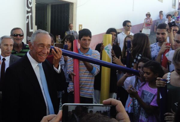 Alunos de duas escolas portuguesas contam sussurros de utopias para ao presidente - Sputnik Brasil