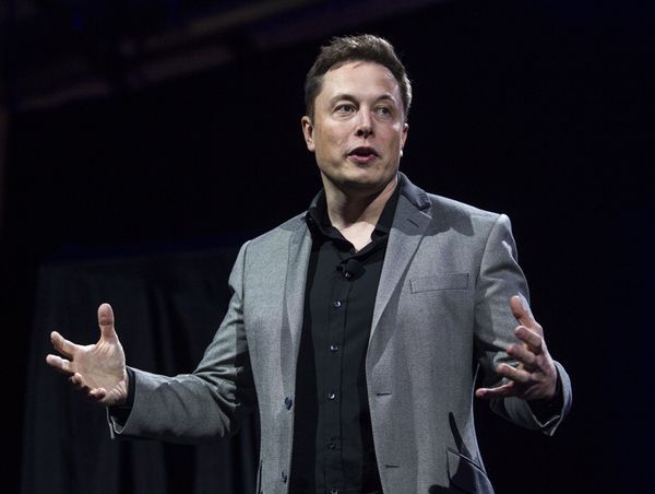 Elon Musk: é 'bem provável' que os primeiros humanos aterrissem em Marte dentro de 6 anos - Sputnik Brasil