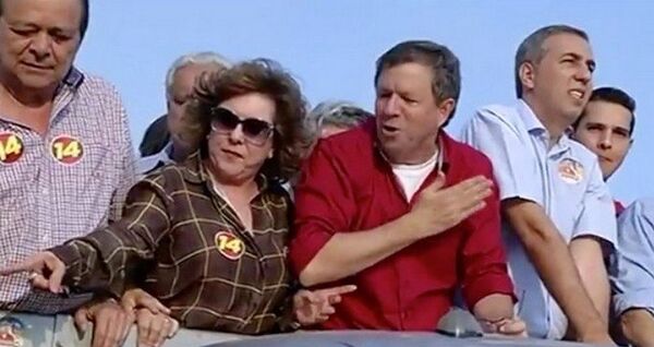 Jovair Arantes, Zé Gomes (de vermelho) e José Eliton momentos antes do atentado - Sputnik Brasil