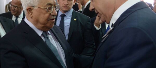 Benjamin Netanyahu e Mahmoud Abbas se encontram no funeral de Shimon Peres - Sputnik Brasil