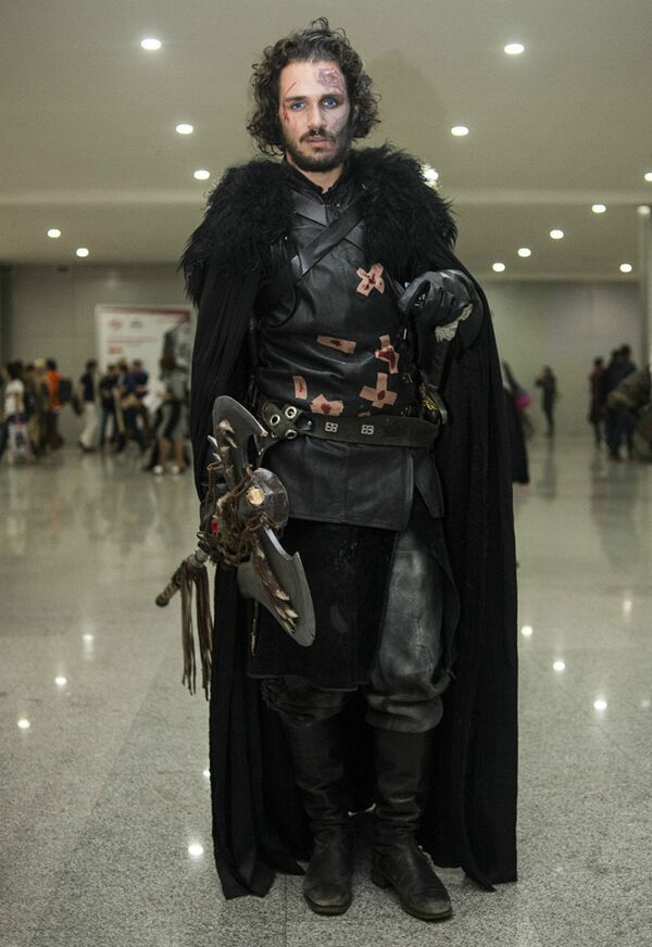 Mikhail escolheu vir fantasiado de Jon Snow este ano, personagem da série Game of Thrones - Sputnik Brasil