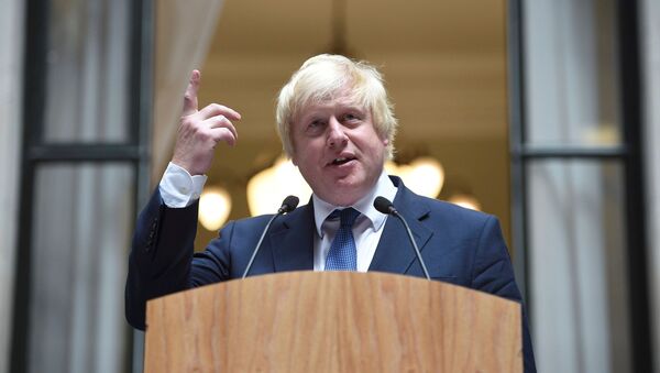 Britain's Foreign Secretary Boris Johnson addresses staff inside the Foreign Office in London, July 14, 2016 - Sputnik Brasil