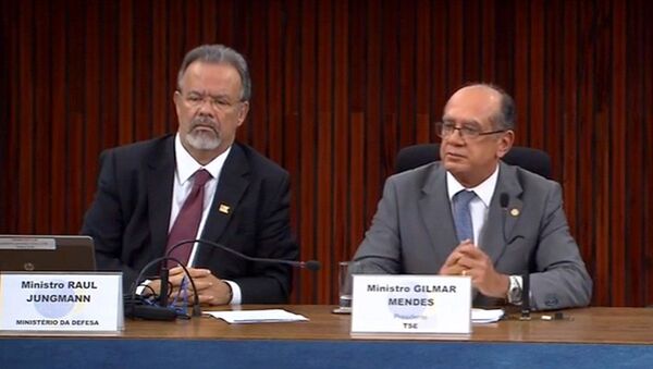 Ministro da Defesa, Raul Jungmann e Presidente do TSE, Gilmar Mendes fazem balanço das eleições - Sputnik Brasil