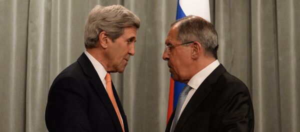 Secretário de Estado norte-americano, John Kerry, ministro das Relações Exteriores russo, Sergei Lavrov, durante o encontro em Moscou, Rússia, julho de 2016 Secretário de Estado norte-americano, John Kerry, ministro das Relações Exteriores russo, Sergei Lavrov, durante o encontro em Moscou, Rússia, julho de 2016 - Sputnik Brasil