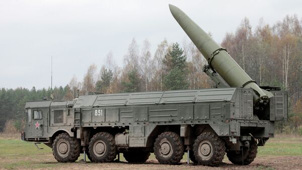 Iskander-M (SS-26 Stone, segundo o código da OTAN), sistema móvel de mísseis balísticos da Rússia - Sputnik Brasil