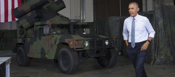Presidente norte-americano Barack Obama chega para discursar e saudar as tropas em Fort Lee, Virgínia, EUA, 28 de setembro de 2016 - Sputnik Brasil
