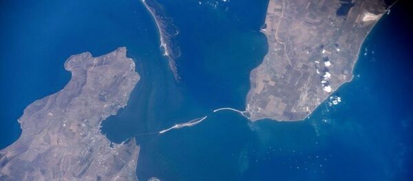 Construção de ponte sobre o Estreito de Kerch, que juntará Crimeia à parte continental da Rússia - Sputnik Brasil