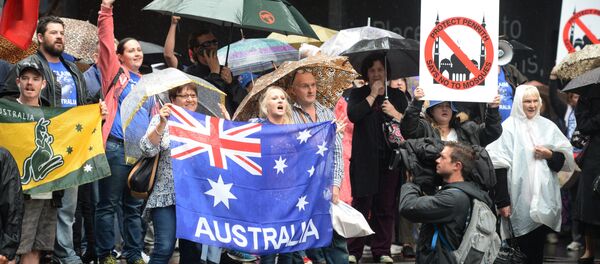 Manifestantes do grupo Reclaim Australia fazem protesto contra o extremismo religioso em Sydney - Sputnik Brasil