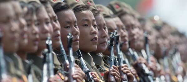 Militares norte-coreanas durante parada em 2013 em Pyongyang Militares norte-coreanas durante parada em 2013 em Pyongyang - Sputnik Brasil
