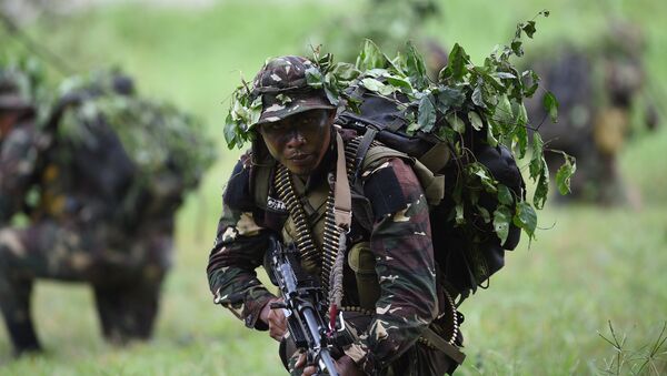 Militar filipino durante treinamentos em Manila, 15 de setembro de 2016 - Sputnik Brasil