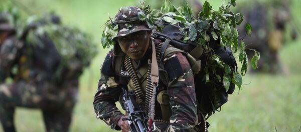 Militar filipino durante treinamentos em Manila, 15 de setembro de 2016 - Sputnik Brasil