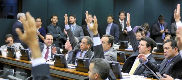 Deputados durante a aprovação do texto da PEC 241, na Comissão Especial da Câmara - Sputnik Brasil