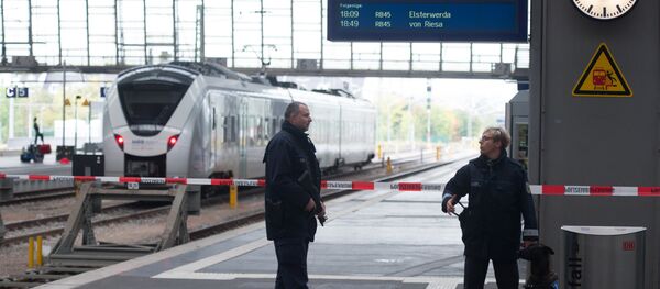 Policiais realizam operação na estação de trem de Chemnitz - Sputnik Brasil