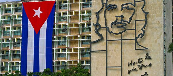Bandeira nacional de Cuba em Havana - Sputnik Brasil