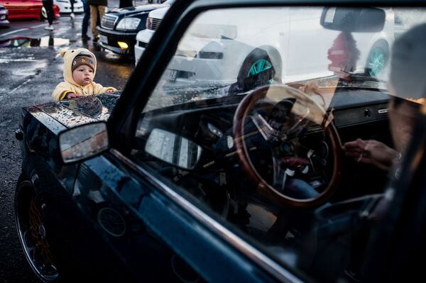 Um participante de competições de drifting durante o evento Autosation 2016, em Veliky Novgorod, Rússia - Sputnik Brasil