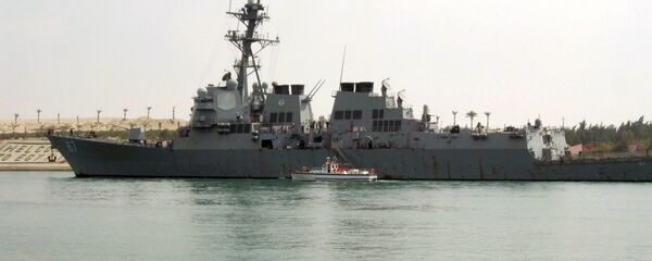 Destroier norte-americano USS Mason atravessa o canal de Suez perto da cidade portuária Ismailia, Egito, 2011 (foto de arquivo) - Sputnik Brasil