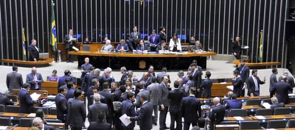 Deputados discutem a PEC do Teto de Gastos - Sputnik Brasil