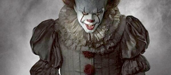 Pennywise, o assustador palhaço está de volta no remake do Filme  It a coisa, que estreia em 2017 - Sputnik Brasil