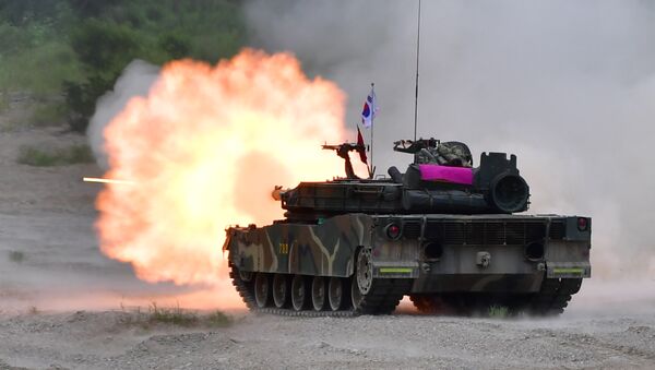 South Korea's K-1 tank fires during a joint military drill between US and South Korean Marines - Sputnik Brasil