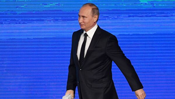 Presidente russo Vladimir Putin durante o fórum de investições Russia Calling!, Moscou, Rússia, 12 de outubro de 2016 - Sputnik Brasil