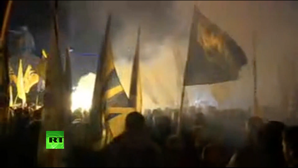 Nacionalistas marcham com tochas pelo centro de Kiev - Sputnik Brasil