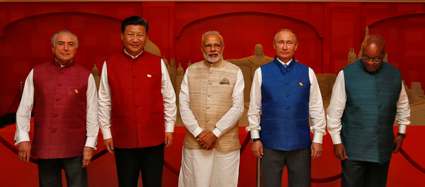 Líderes dos BRICS em trajes indianos - Sputnik Brasil