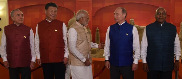 Foto de família dos líderes dos BRICS em Goa, Índia - Sputnik Brasil